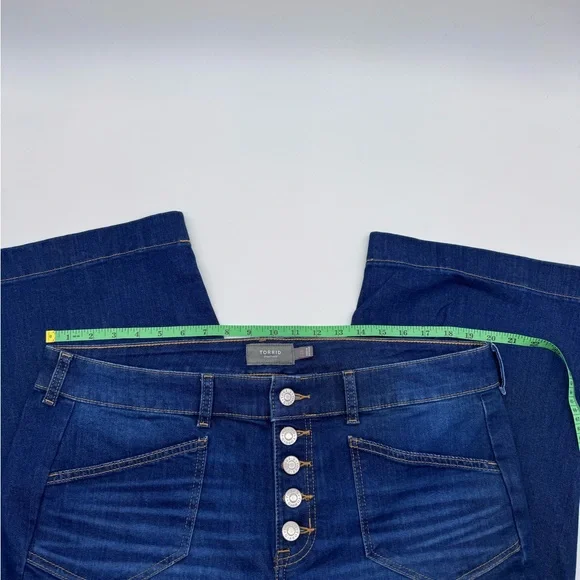 Torrid Cropped Wide Leg‎ High Rise Button-Fly Jeans, Dark Wash, Size 18 - Picture 4 of 12